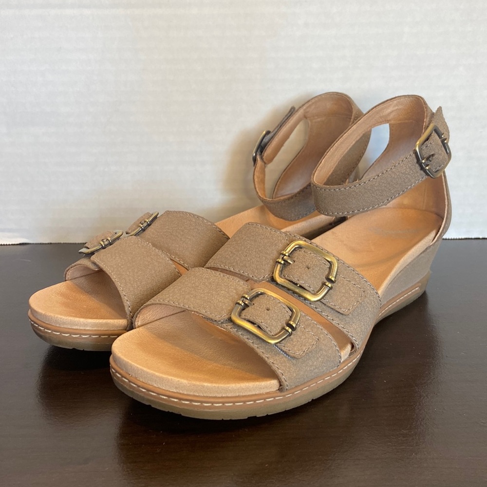 Dansko Leather Buckle Tan Wedge Sandals Size 9.5